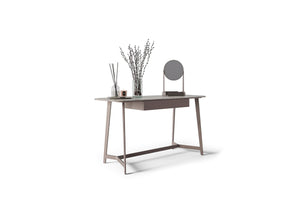 Soli Dresser